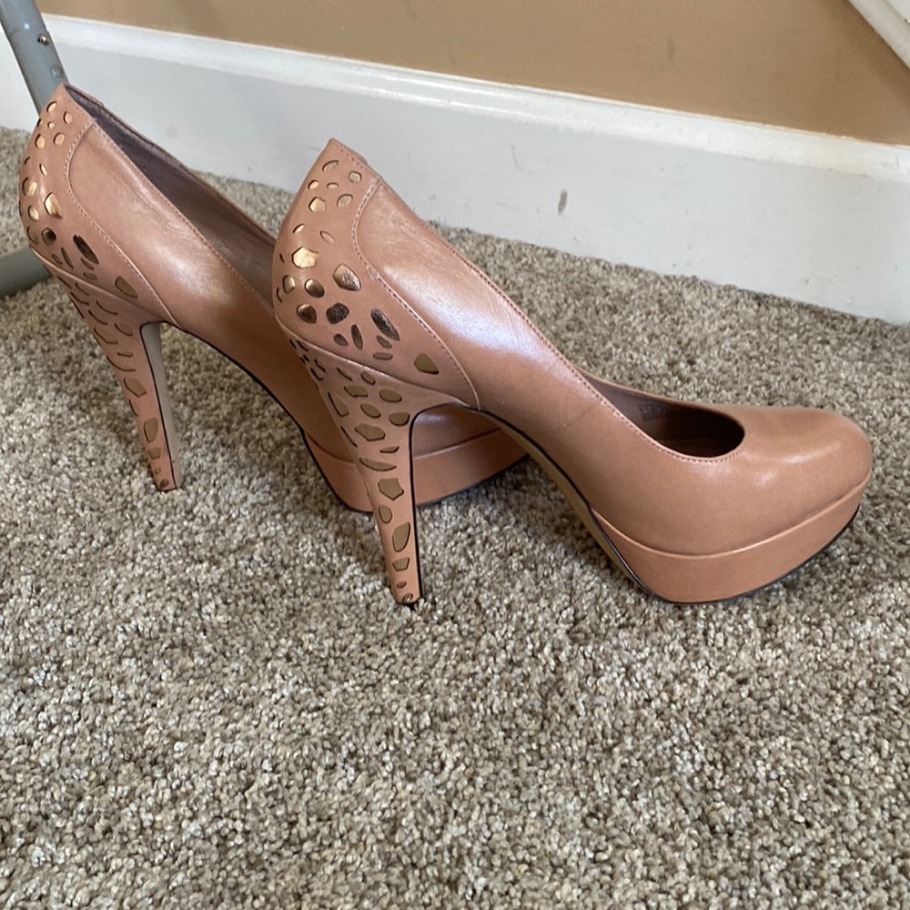 Used rose gold Vince Camuto pumps